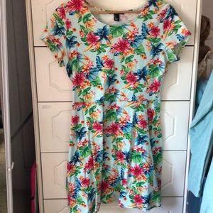 Whimsical summer dress 🌺🌸☀️